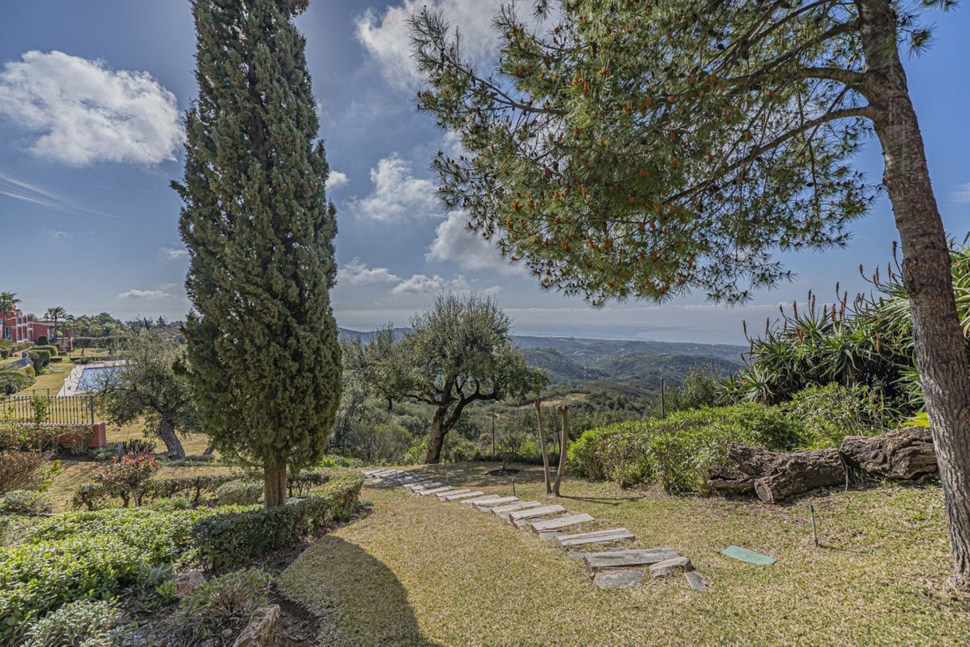 Resale - apartment - Marbella - La Mairena