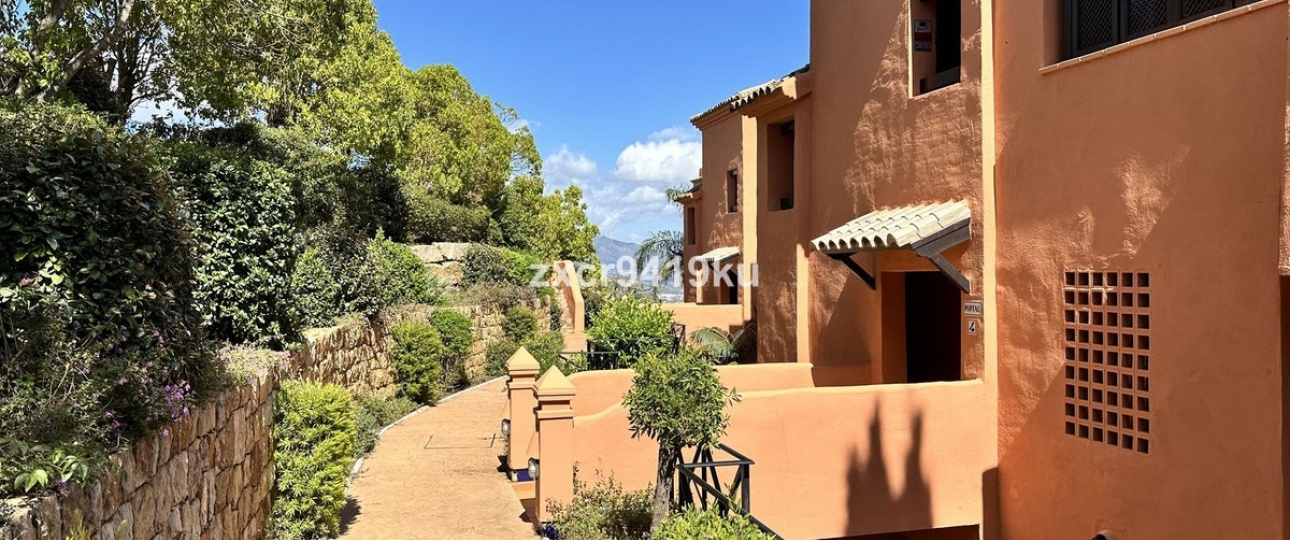 Resale - apartment - Marbella - La Mairena