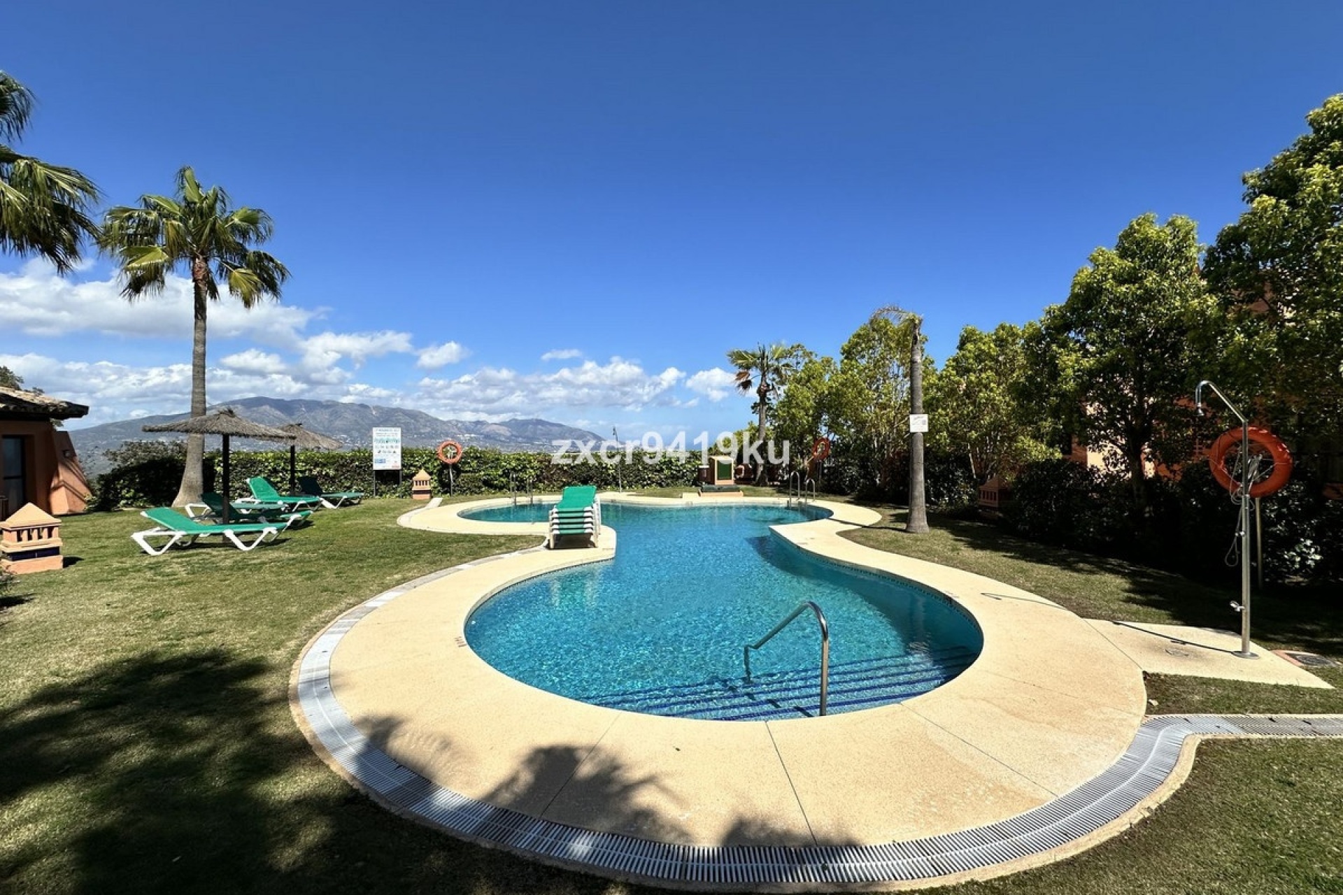 Resale - apartment - Marbella - La Mairena