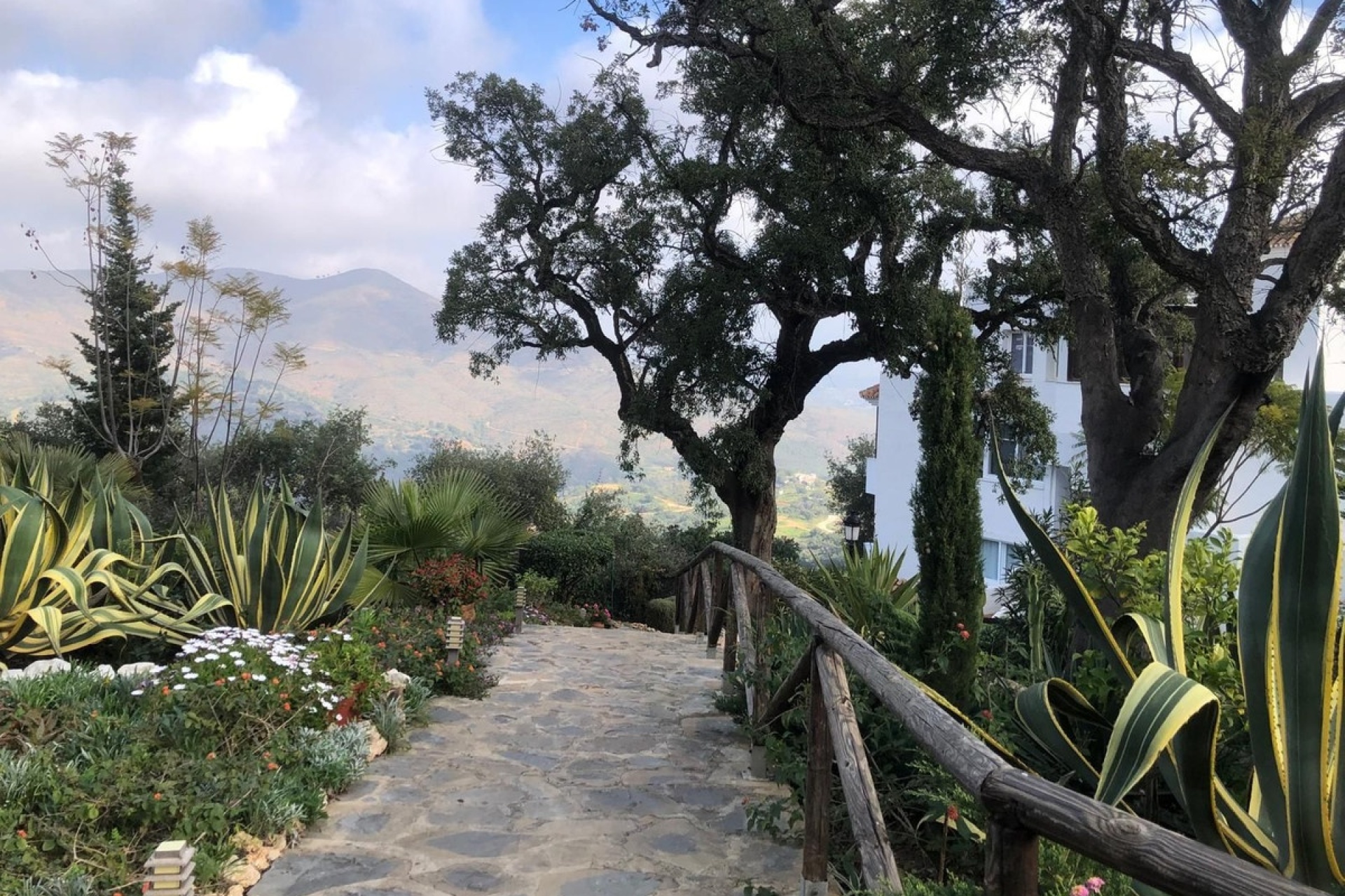 Resale - apartment - Marbella - La Mairena