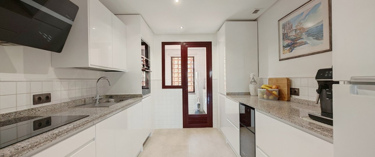 Resale - apartment - Marbella - La Mairena