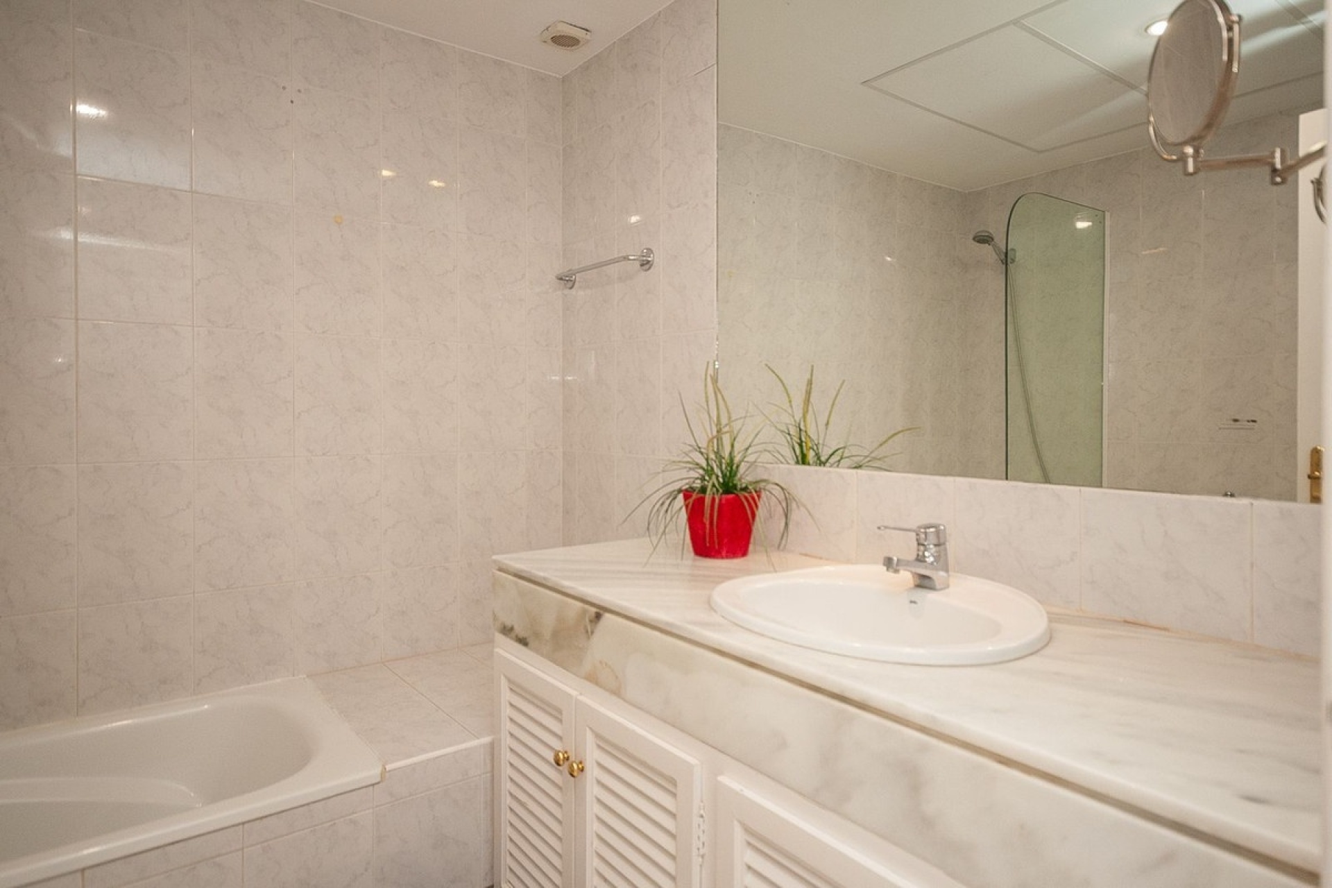 Resale - apartment - Marbella - La Mairena