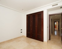 Resale - apartment - Marbella - La Mairena