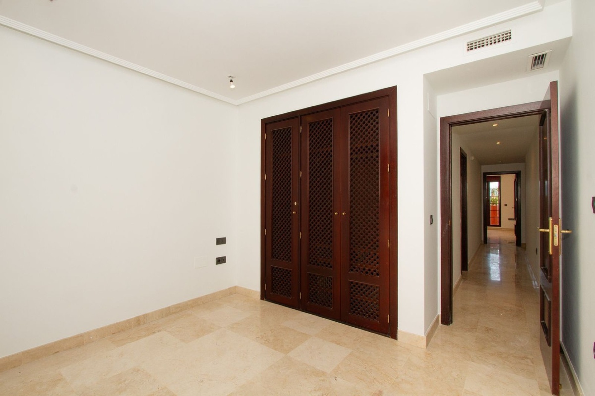 Resale - apartment - Marbella - La Mairena