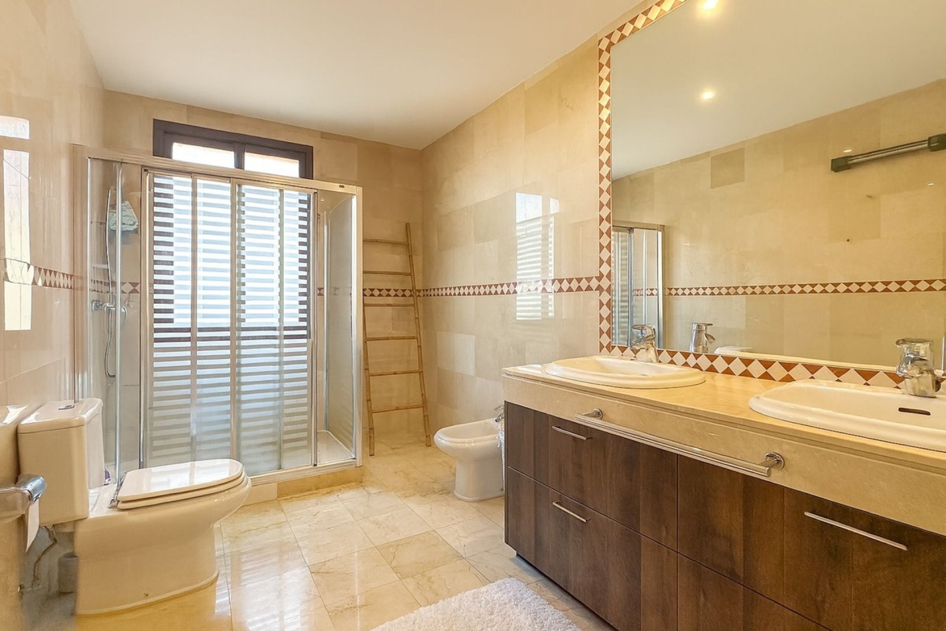 Resale - apartment - Marbella - La Mairena