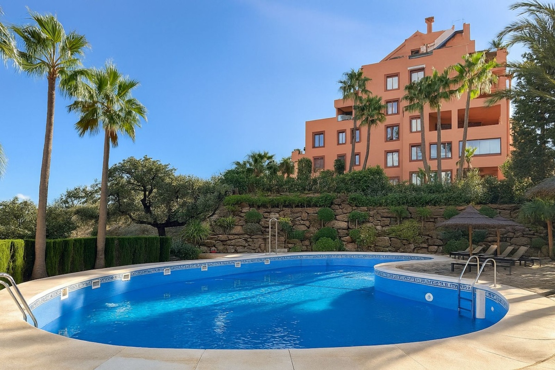 Resale - apartment - Marbella - La Mairena