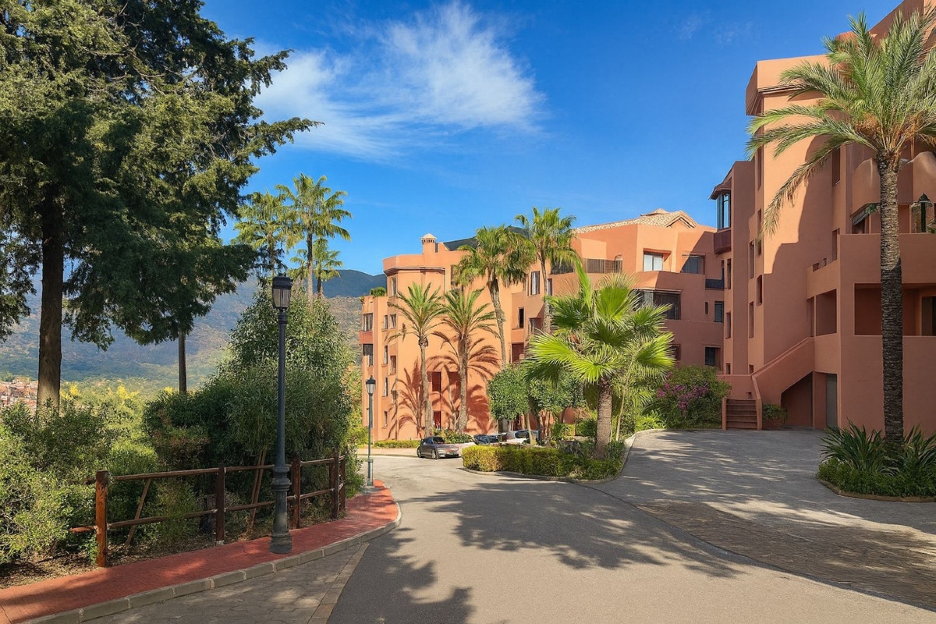 Resale - apartment - Marbella - La Mairena