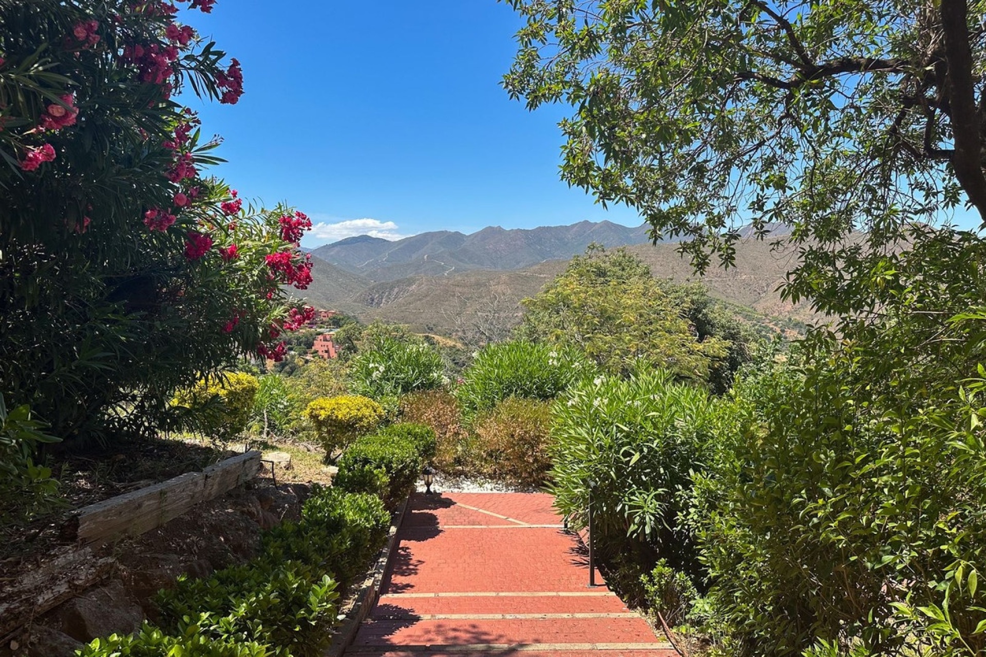 Resale - apartment - Marbella - La Mairena