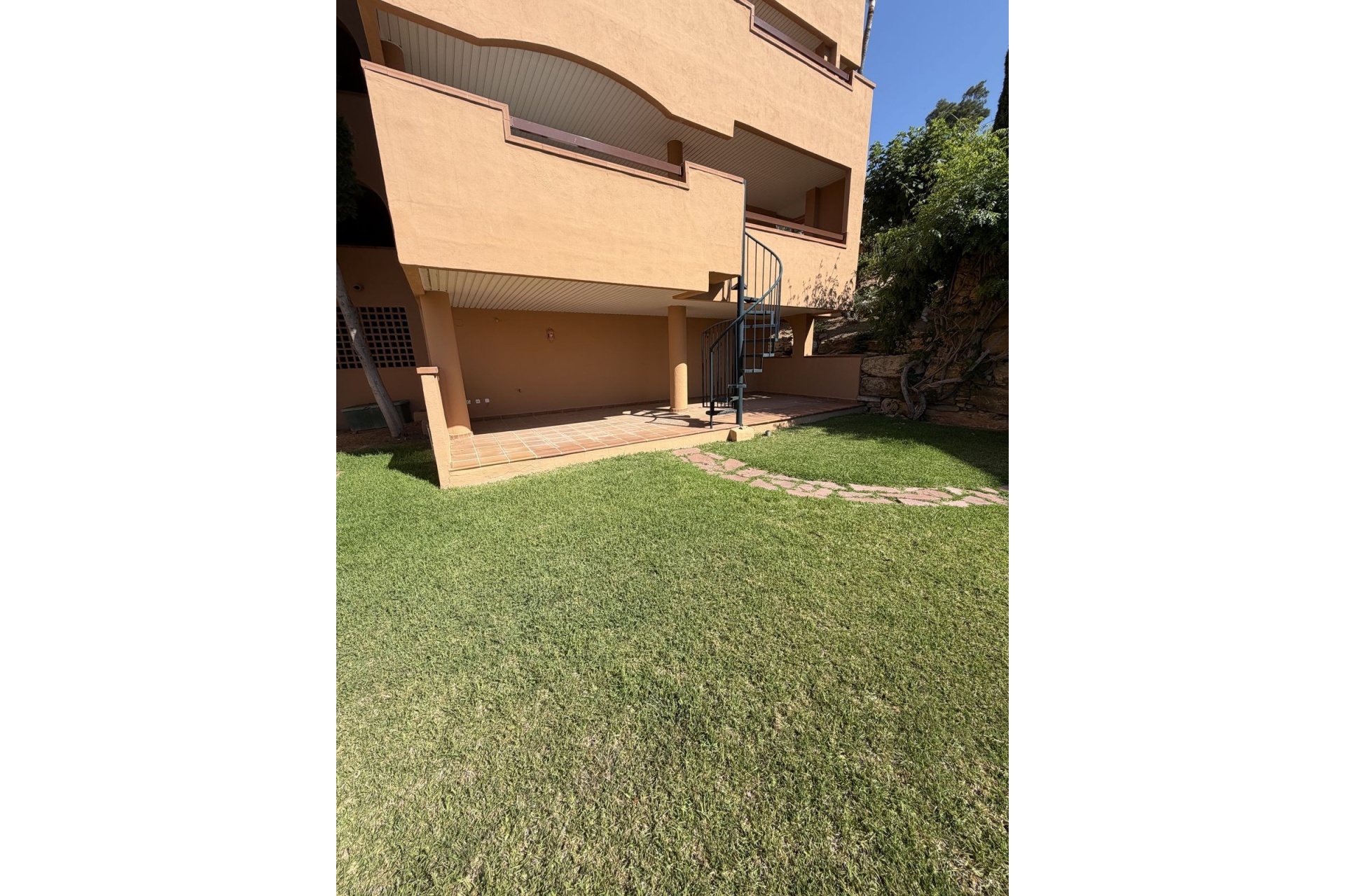 Resale - apartment - Marbella - La Mairena