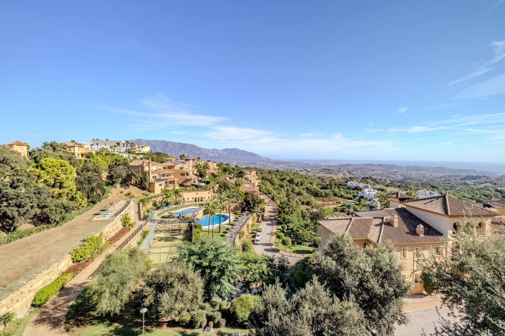 Resale - apartment - Marbella - La Mairena