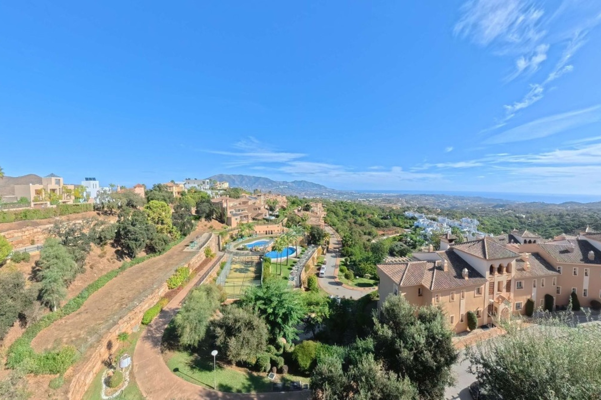 Resale - apartment - Marbella - La Mairena