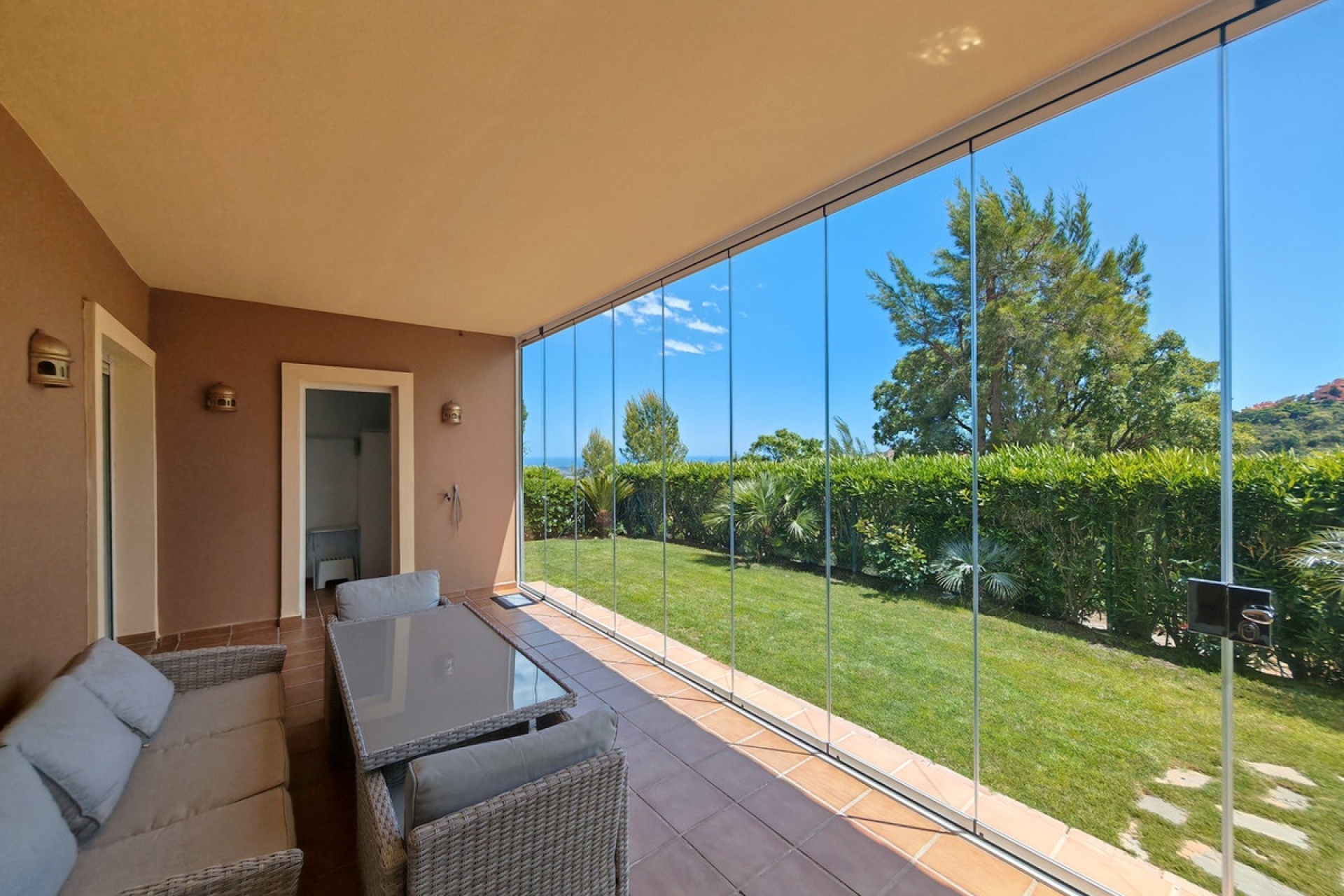 Resale - apartment - Marbella - La Mairena