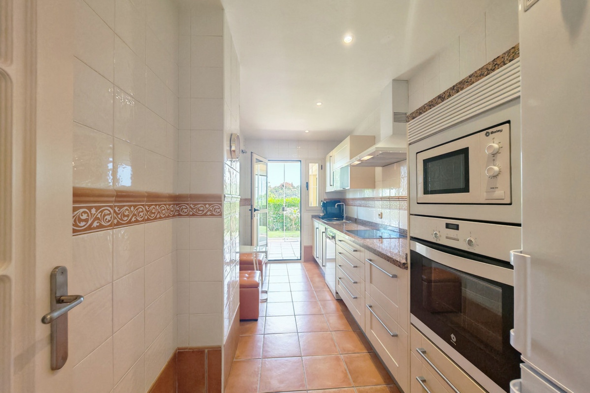 Resale - apartment - Marbella - La Mairena