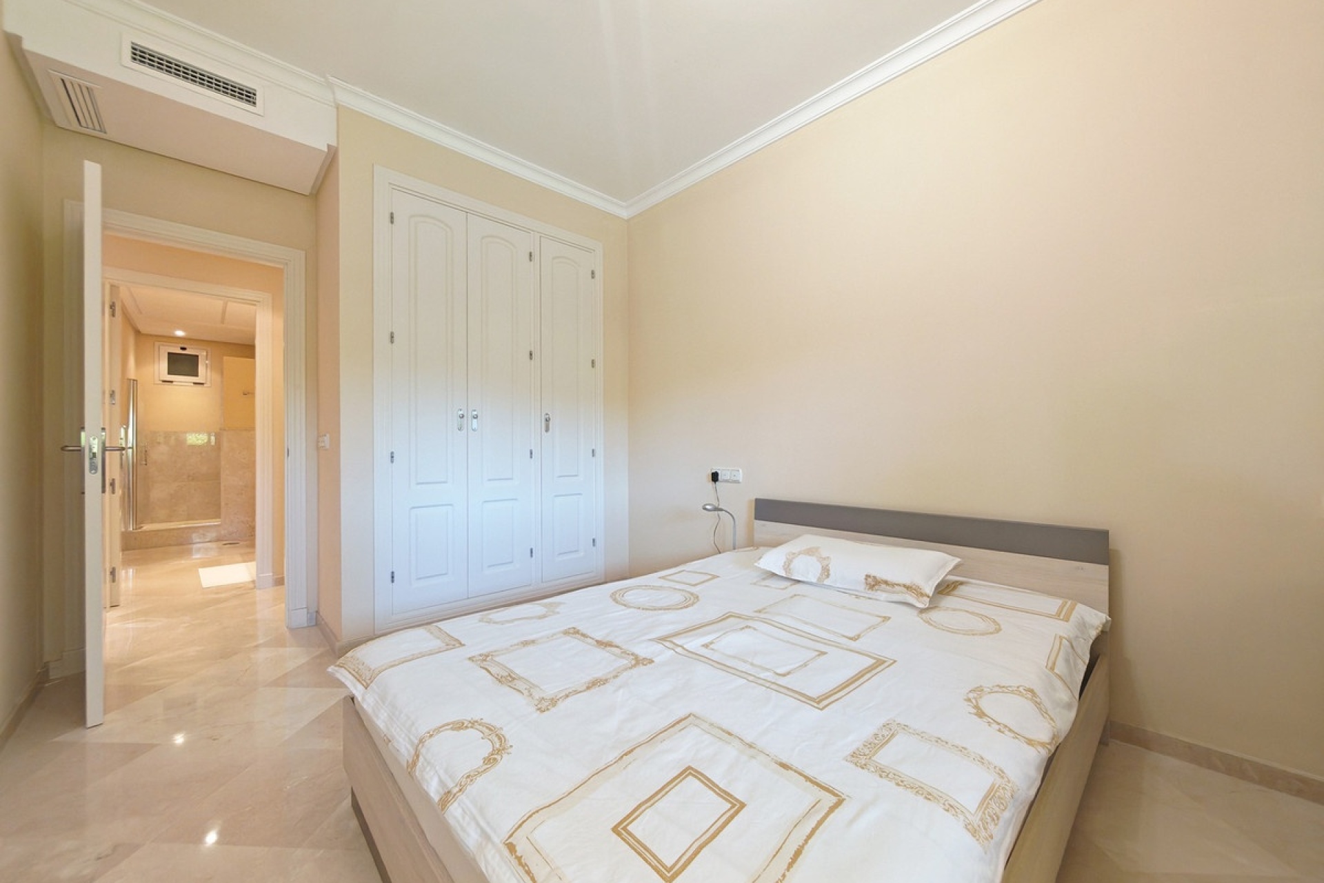 Resale - apartment - Marbella - La Mairena
