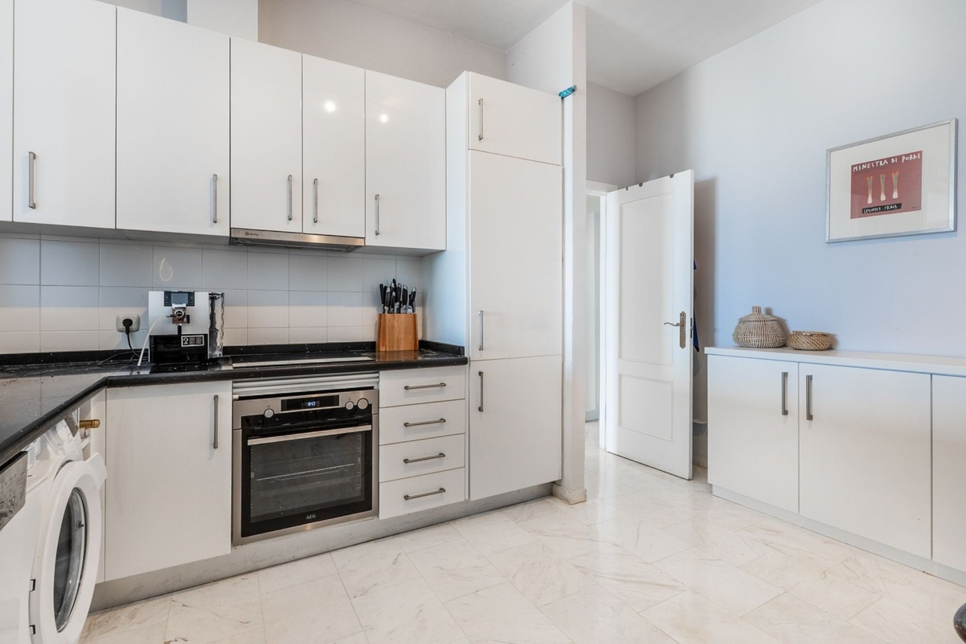 Resale - apartment - Marbella - La Mairena