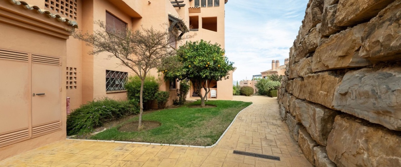 Resale - apartment - Marbella - La Mairena