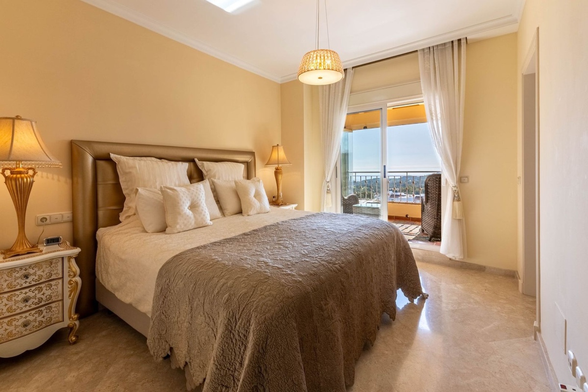 Resale - apartment - Marbella - La Mairena