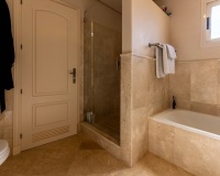 Resale - apartment - Marbella - La Mairena