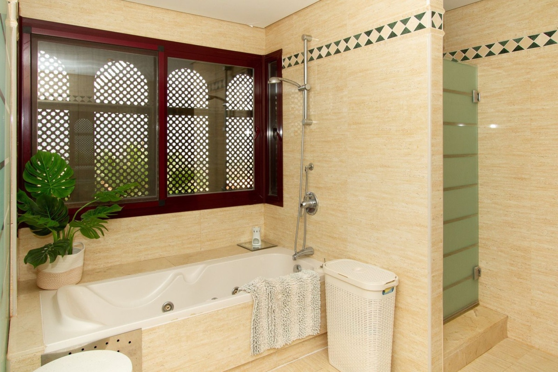 Resale - apartment - Marbella - La Mairena