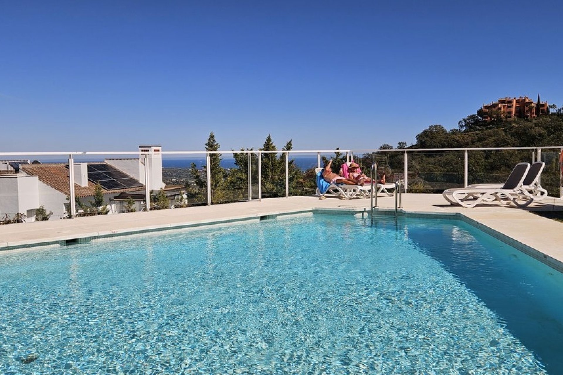 Resale - apartment - Marbella - La Mairena