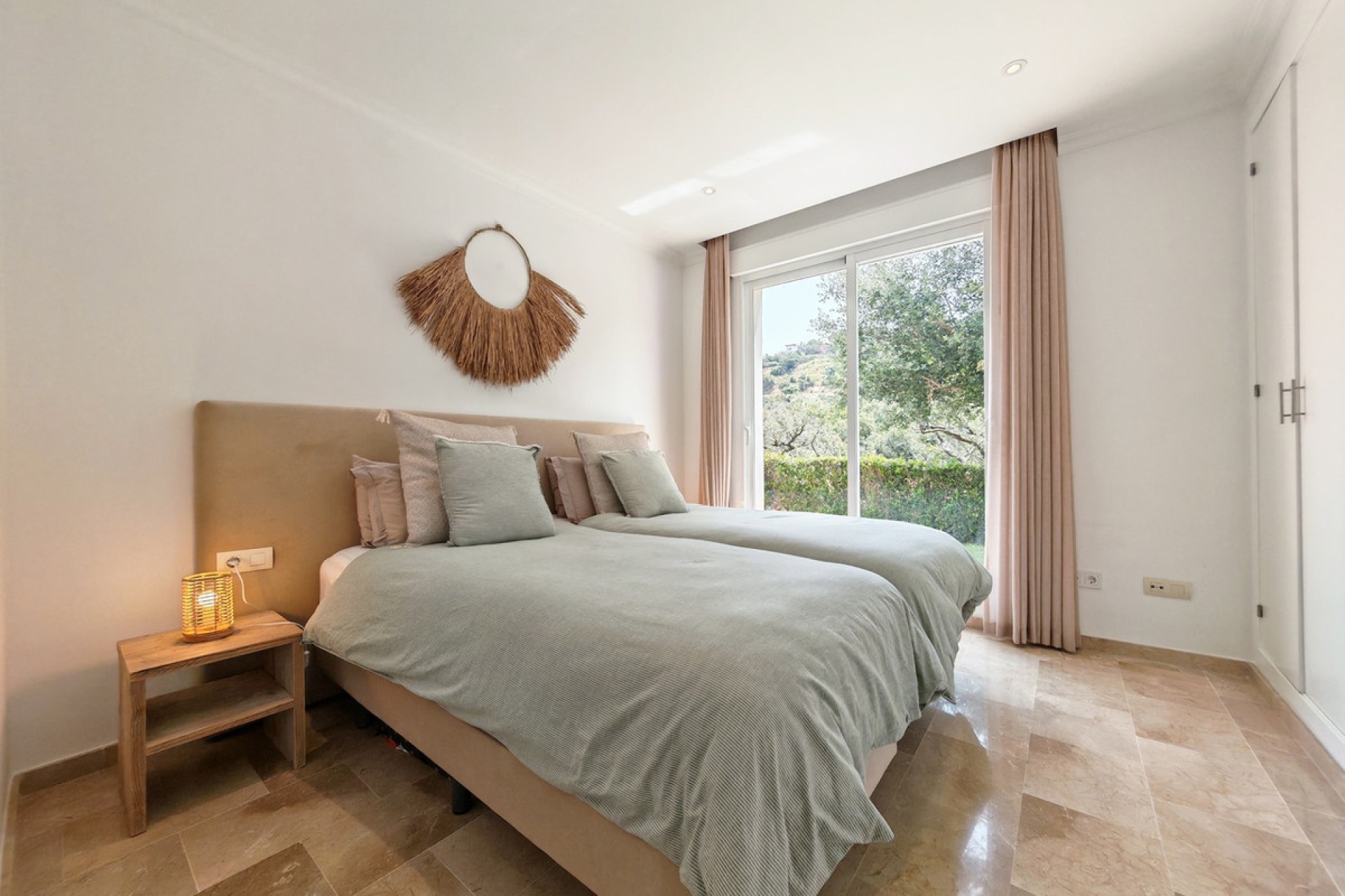 Resale - apartment - Marbella - La Mairena