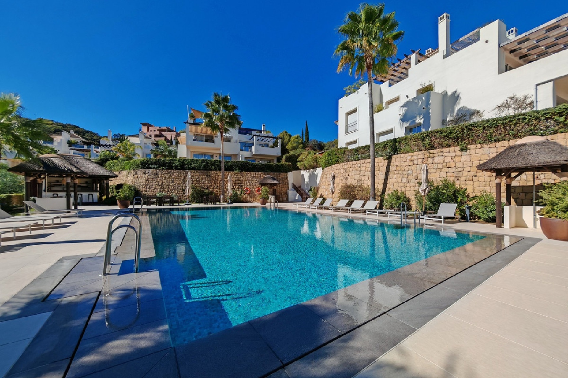 Resale - apartment - Marbella - La Mairena
