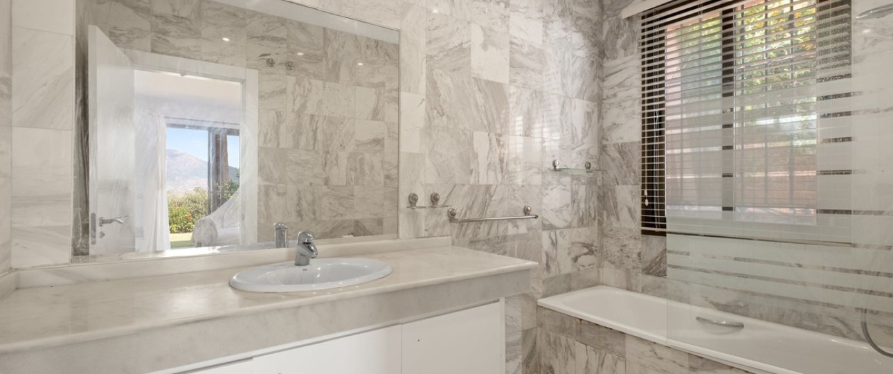 Resale - apartment - Marbella - La Mairena