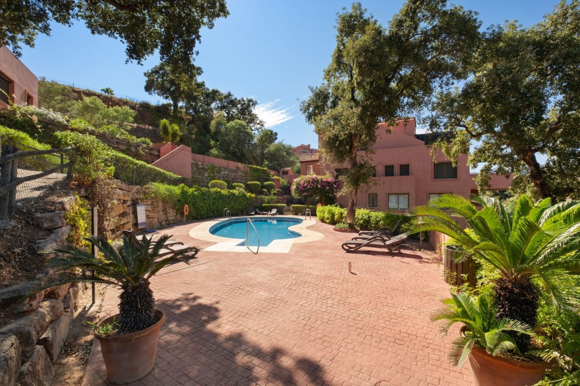 Resale - apartment - Marbella - La Mairena