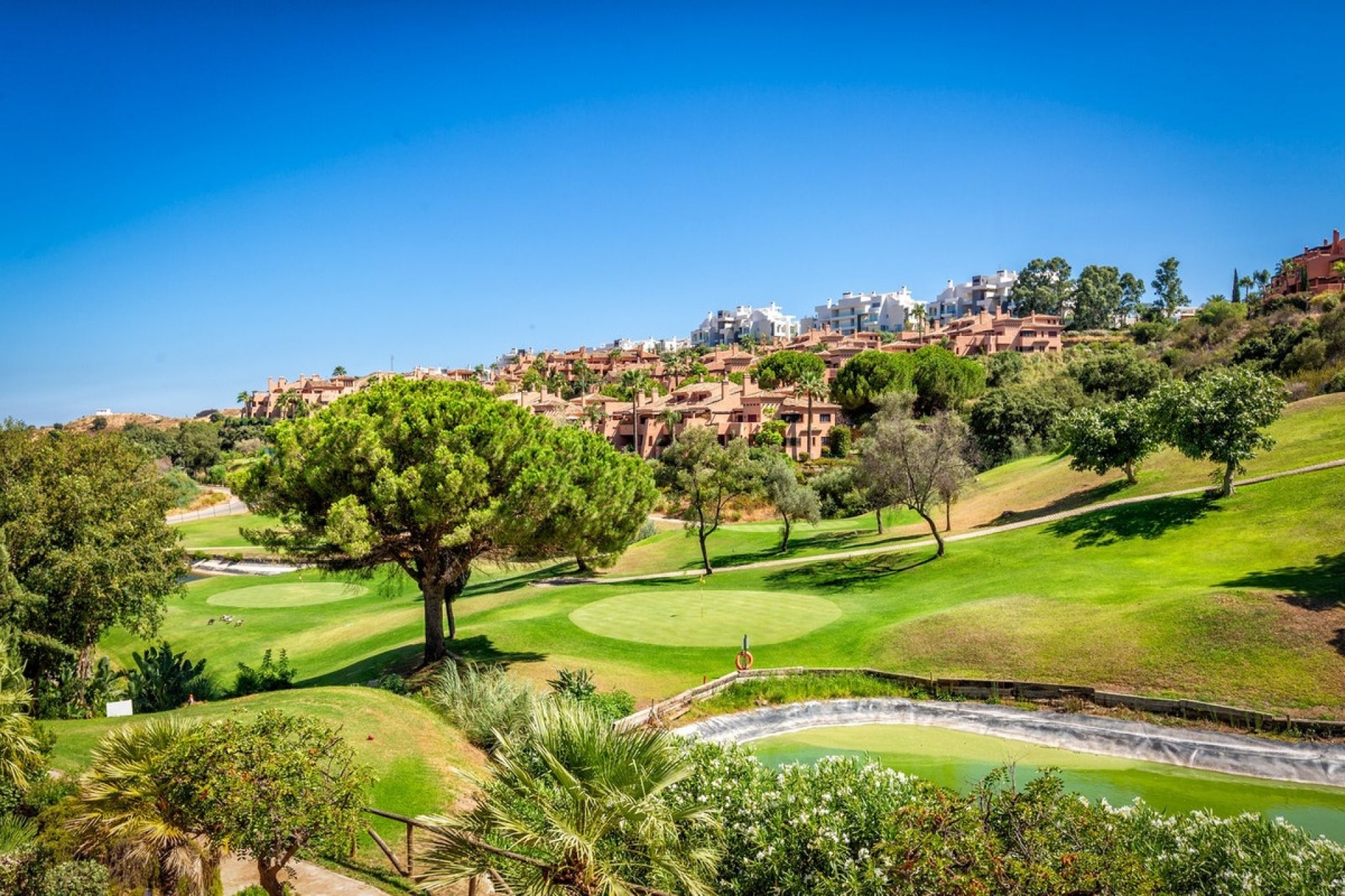 Resale - apartment - Marbella - La Mairena