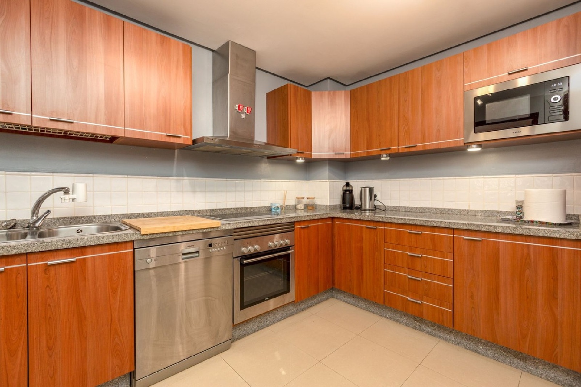 Resale - apartment - Marbella - La Mairena