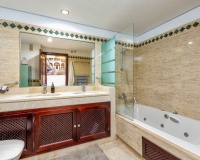 Resale - apartment - Marbella - La Mairena