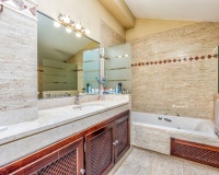 Resale - apartment - Marbella - La Mairena