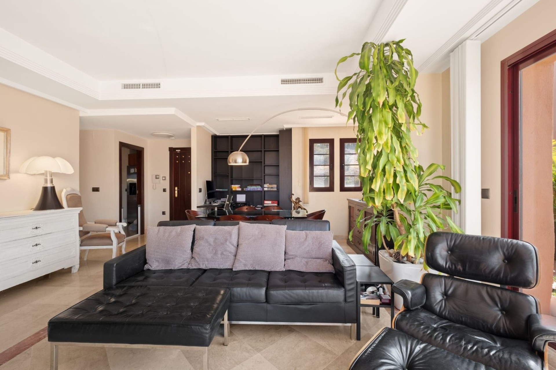 Resale - apartment - Marbella - La Mairena