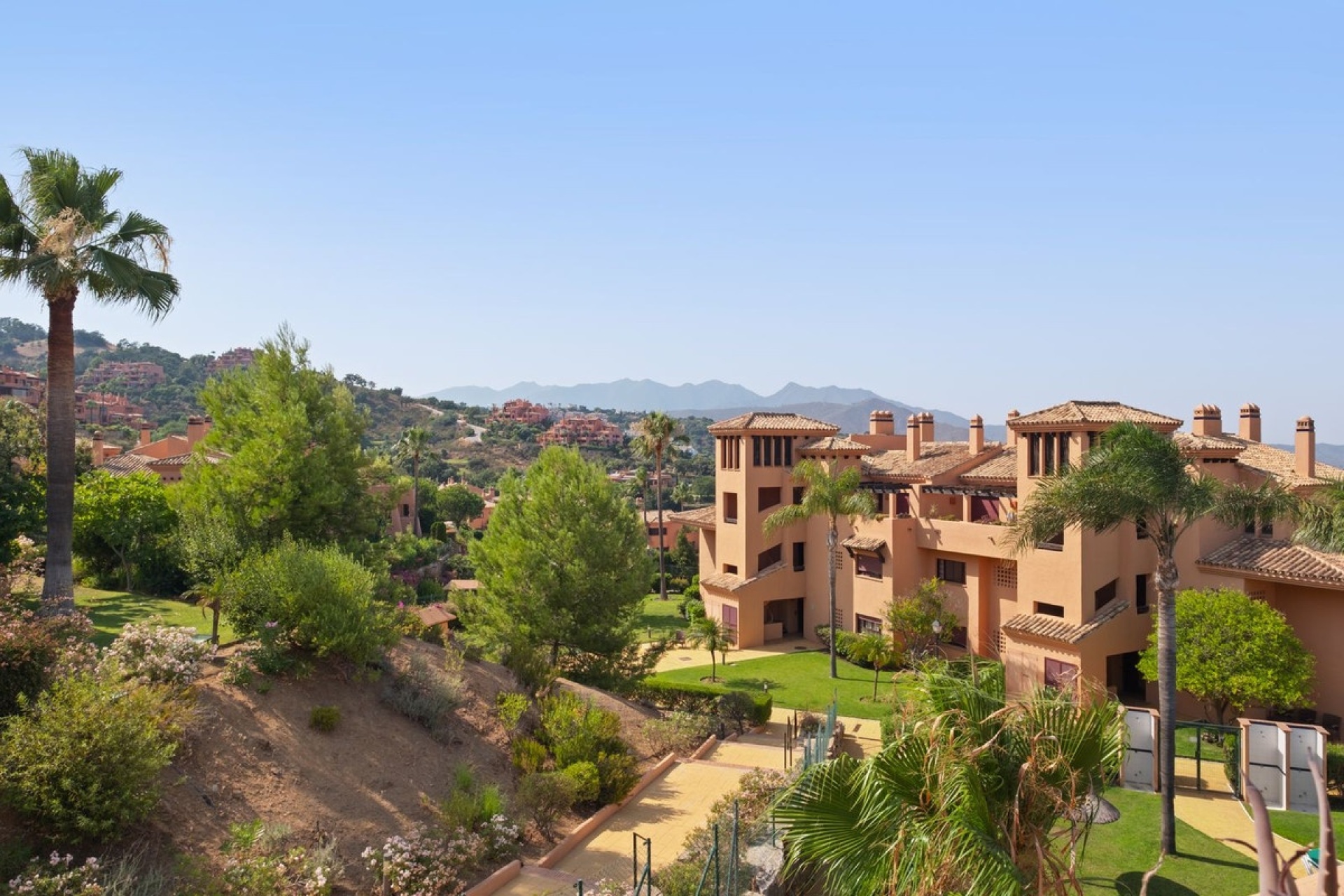 Resale - apartment - Marbella - La Mairena