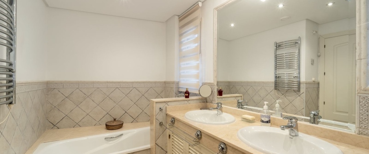 Resale - apartment - Marbella - La Mairena