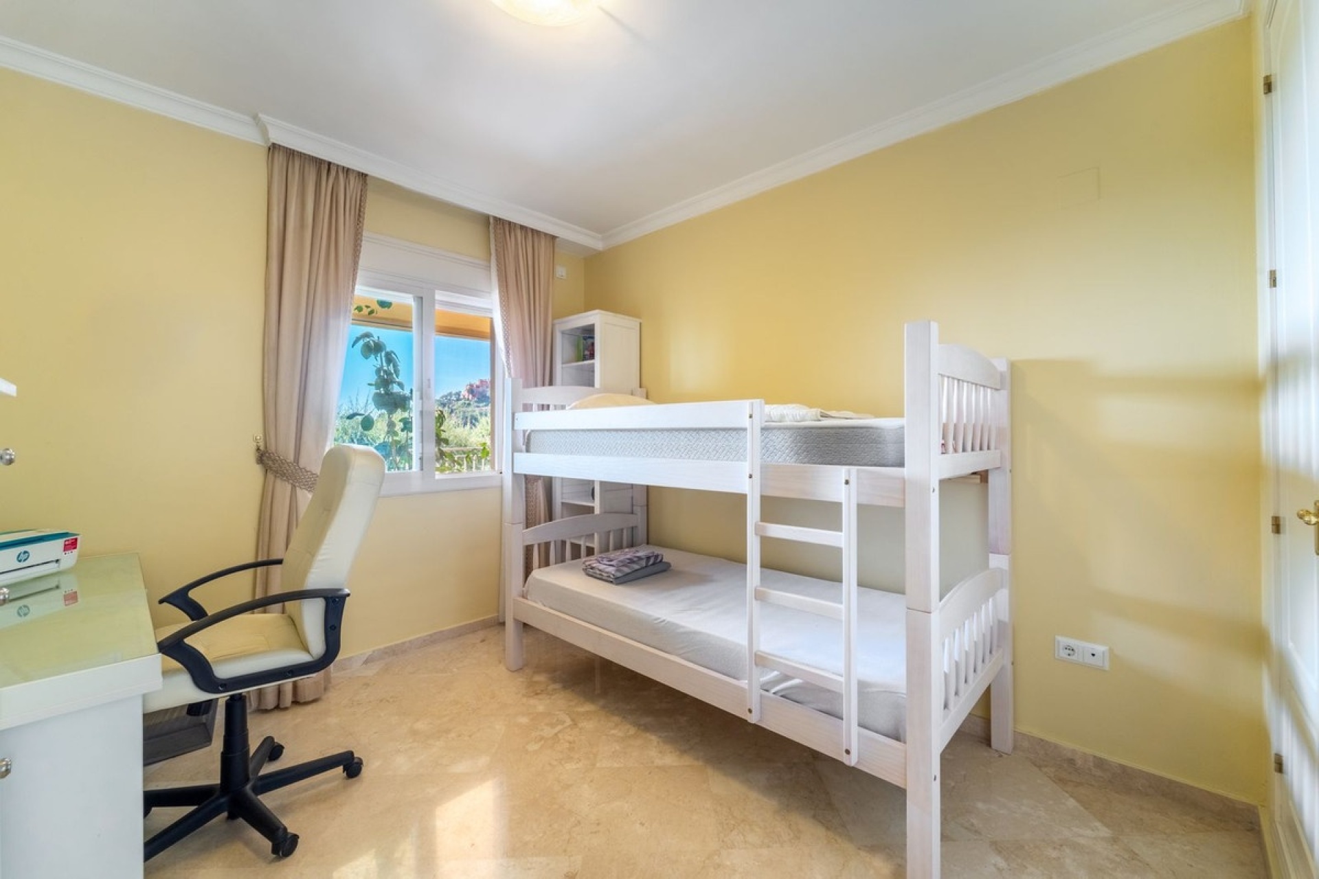 Resale - apartment - Marbella - La Mairena