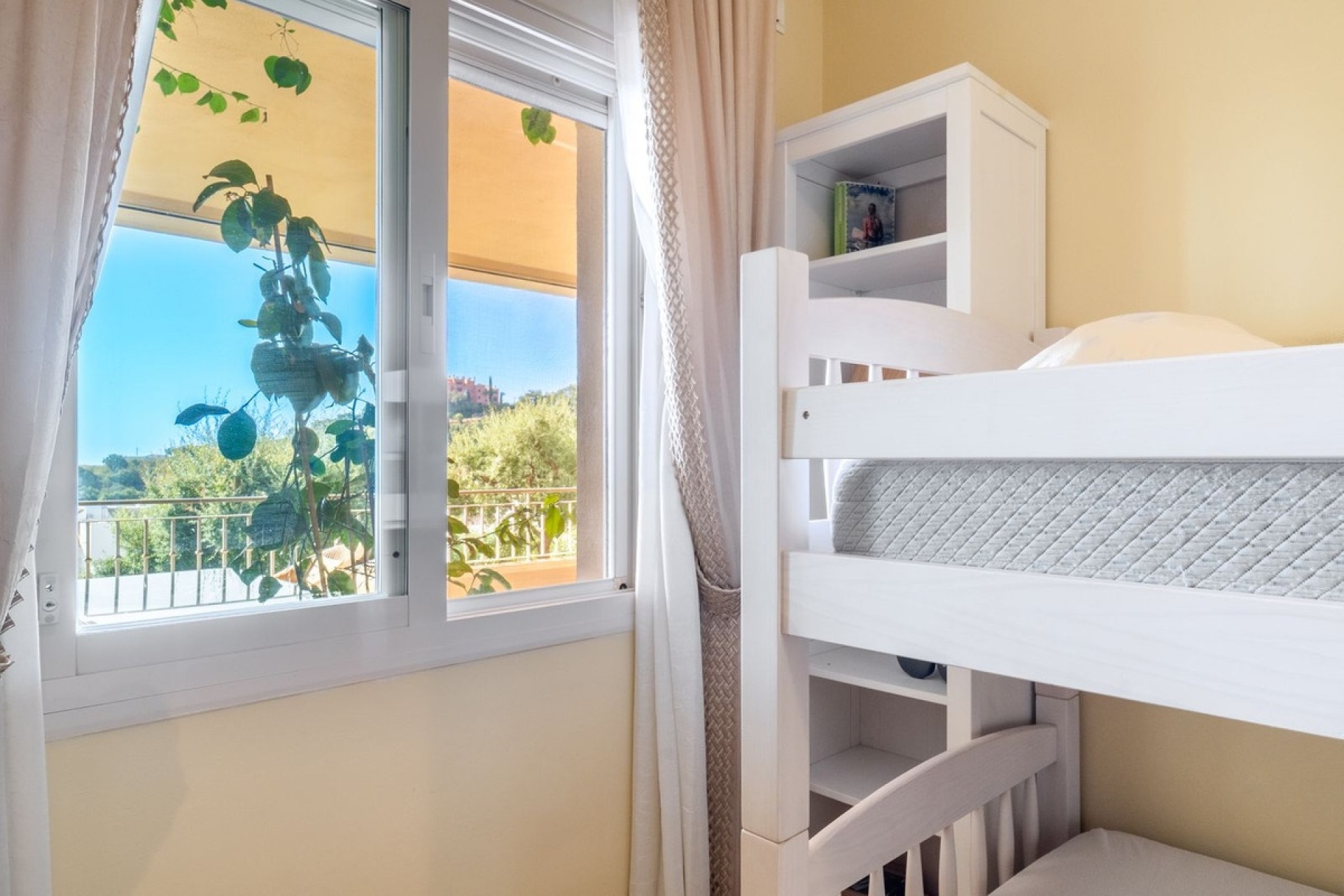 Resale - apartment - Marbella - La Mairena