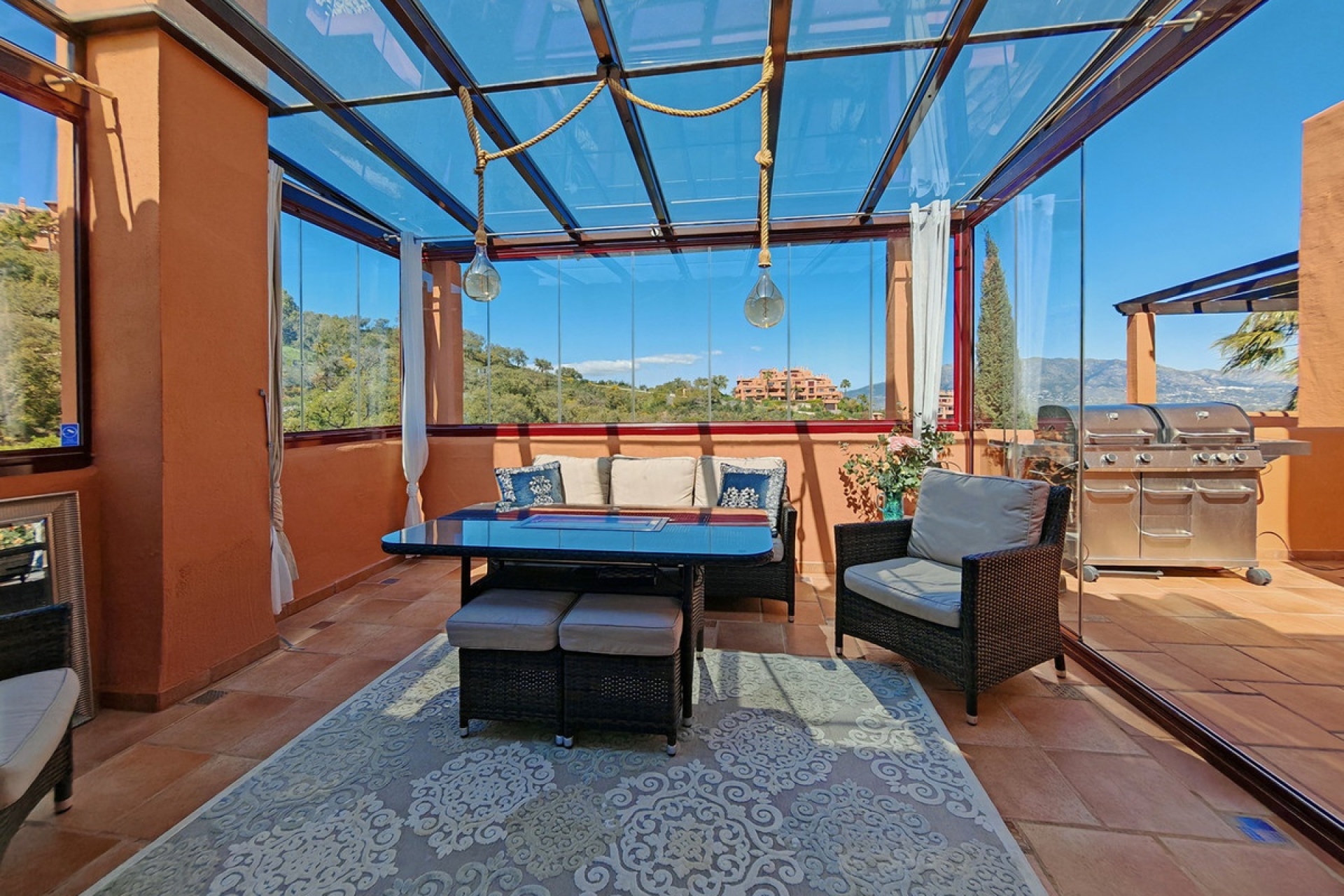 Resale - apartment - Marbella - La Mairena
