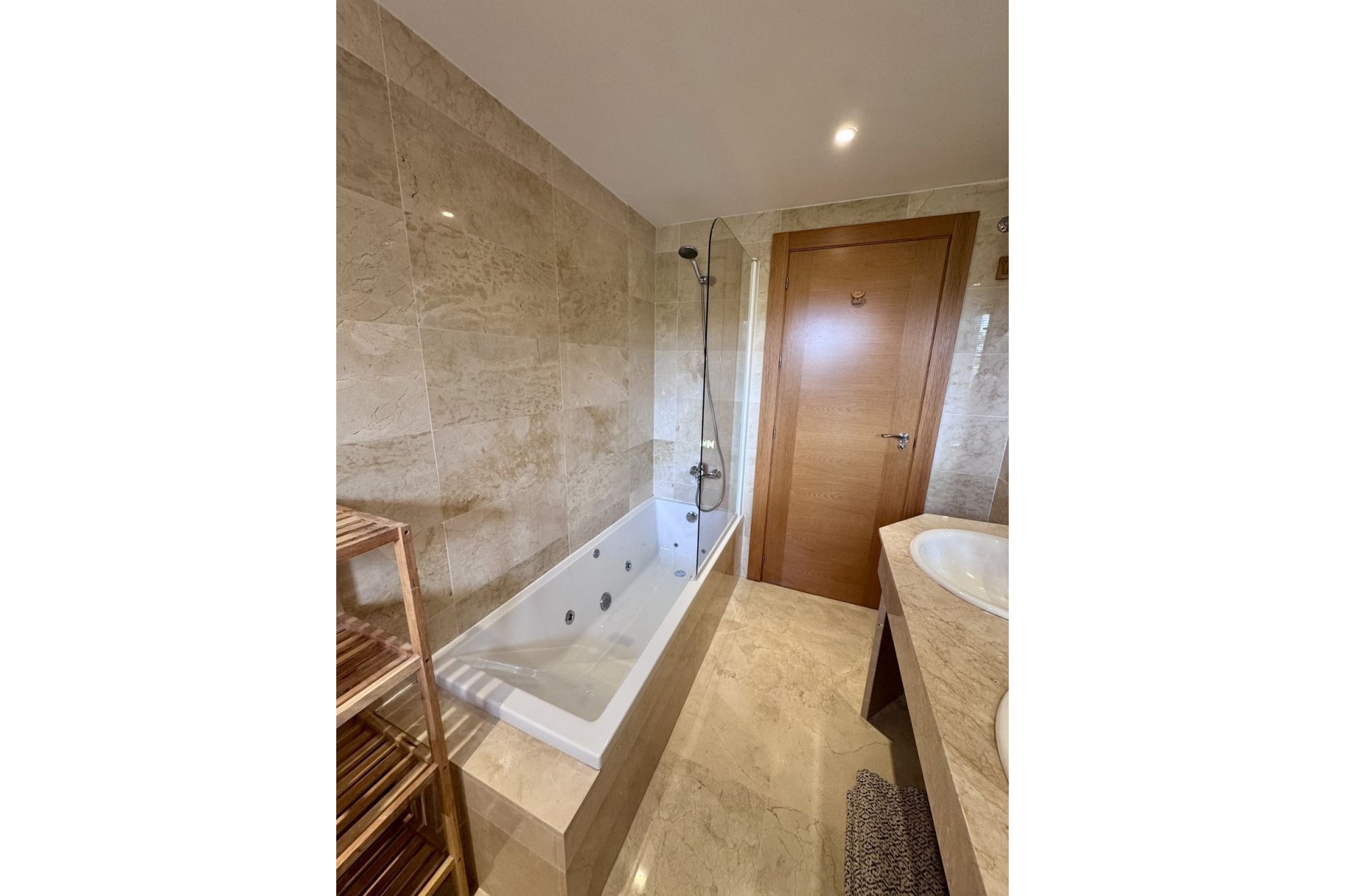 Resale - apartment - Marbella - La Mairena