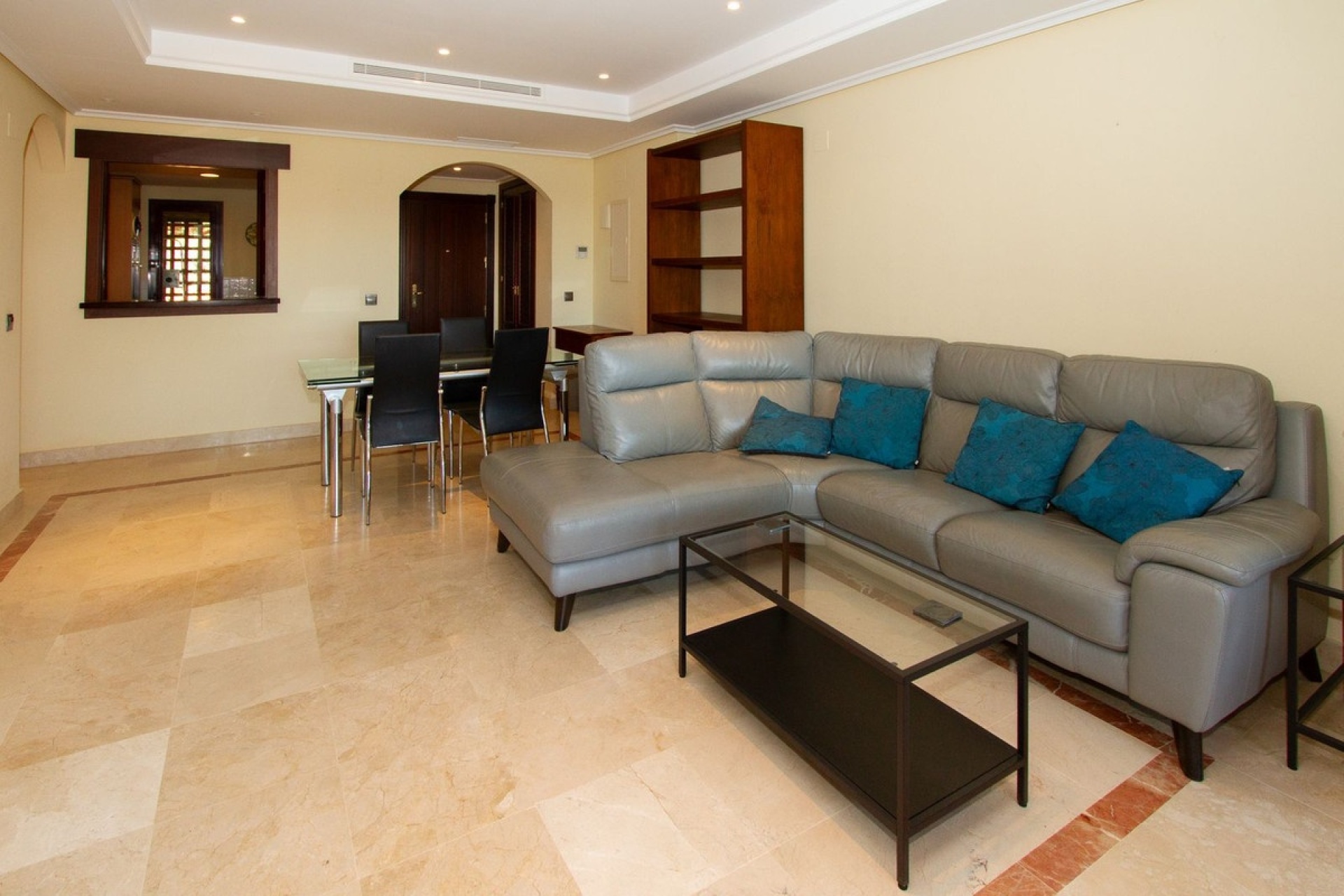Resale - apartment - Marbella - La Mairena