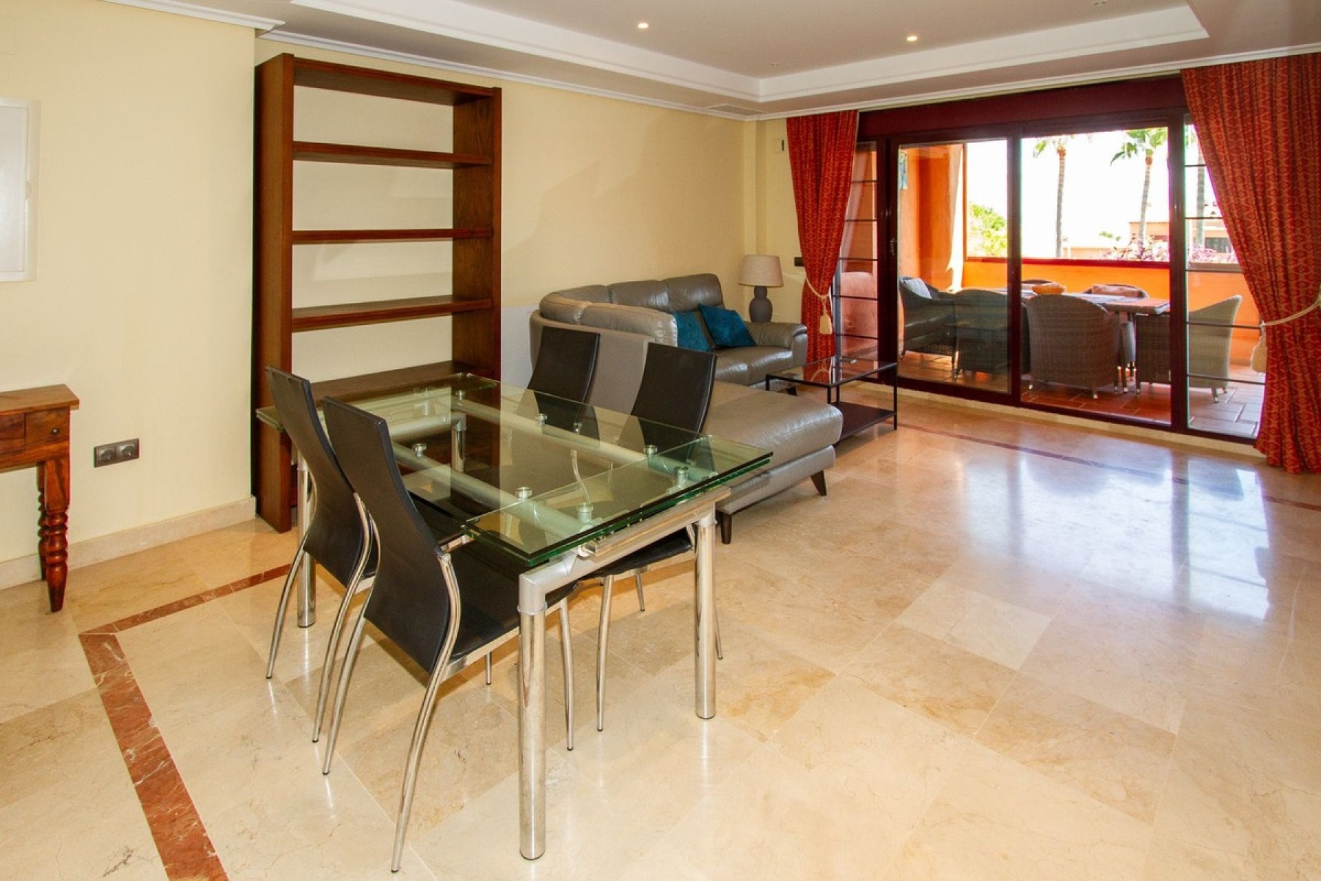 Resale - apartment - Marbella - La Mairena