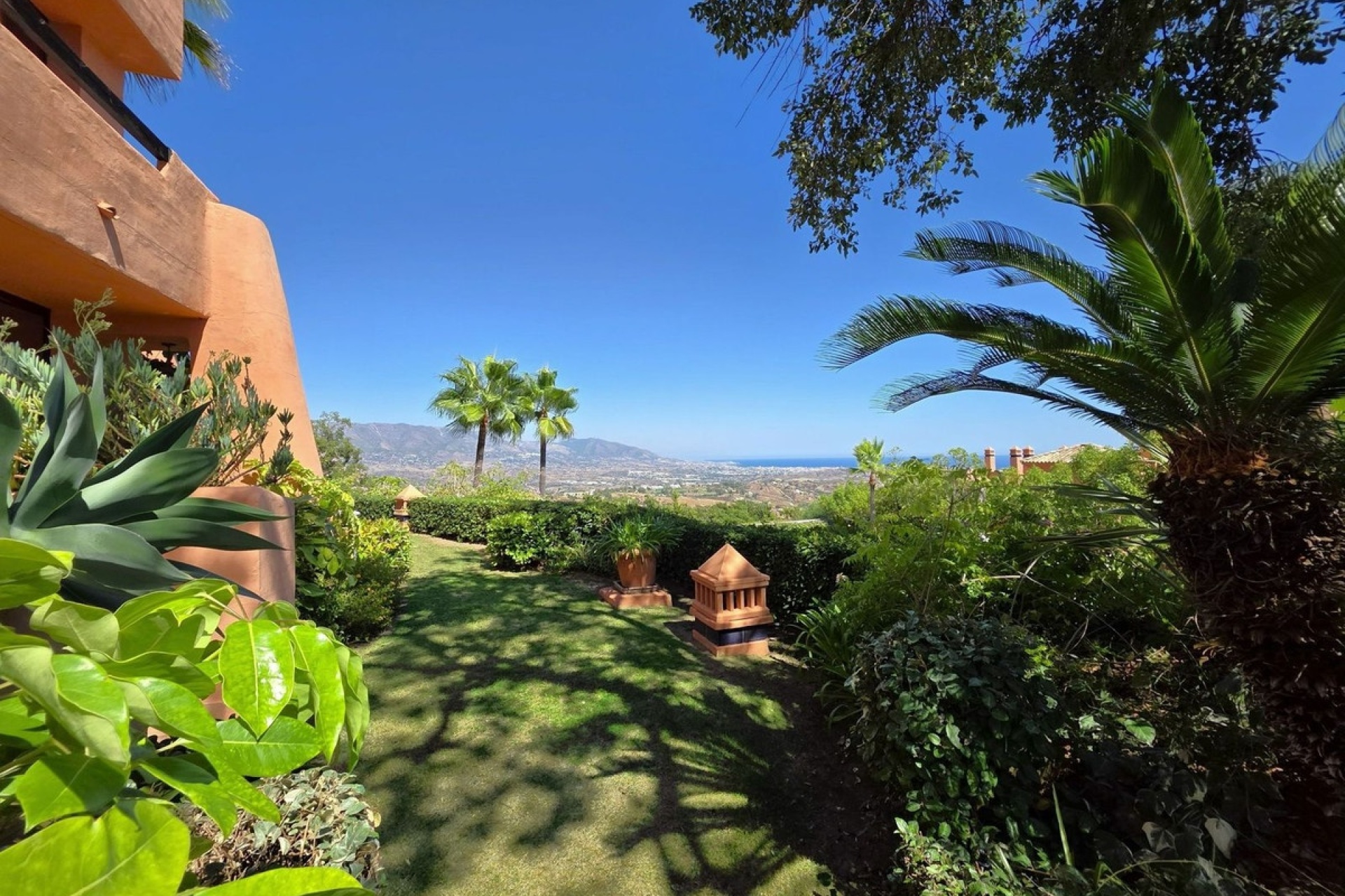 Resale - apartment - Marbella - La Mairena