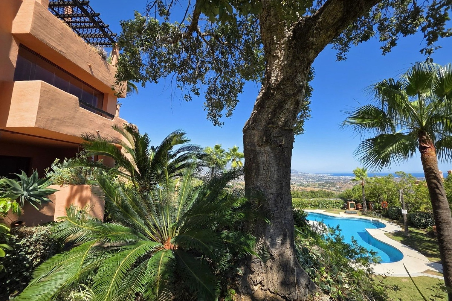 Resale - apartment - Marbella - La Mairena