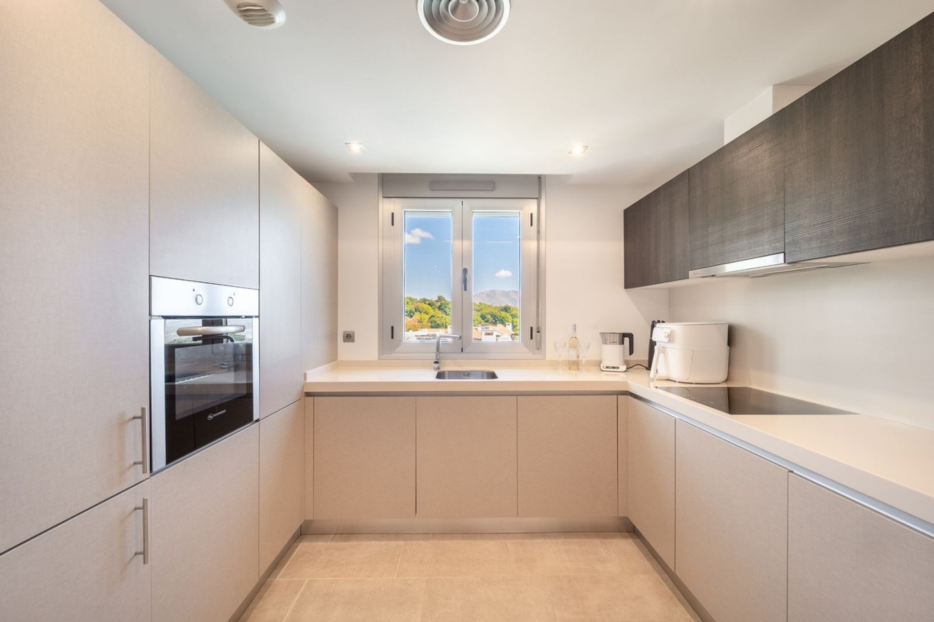 Resale - apartment - Marbella - La Mairena