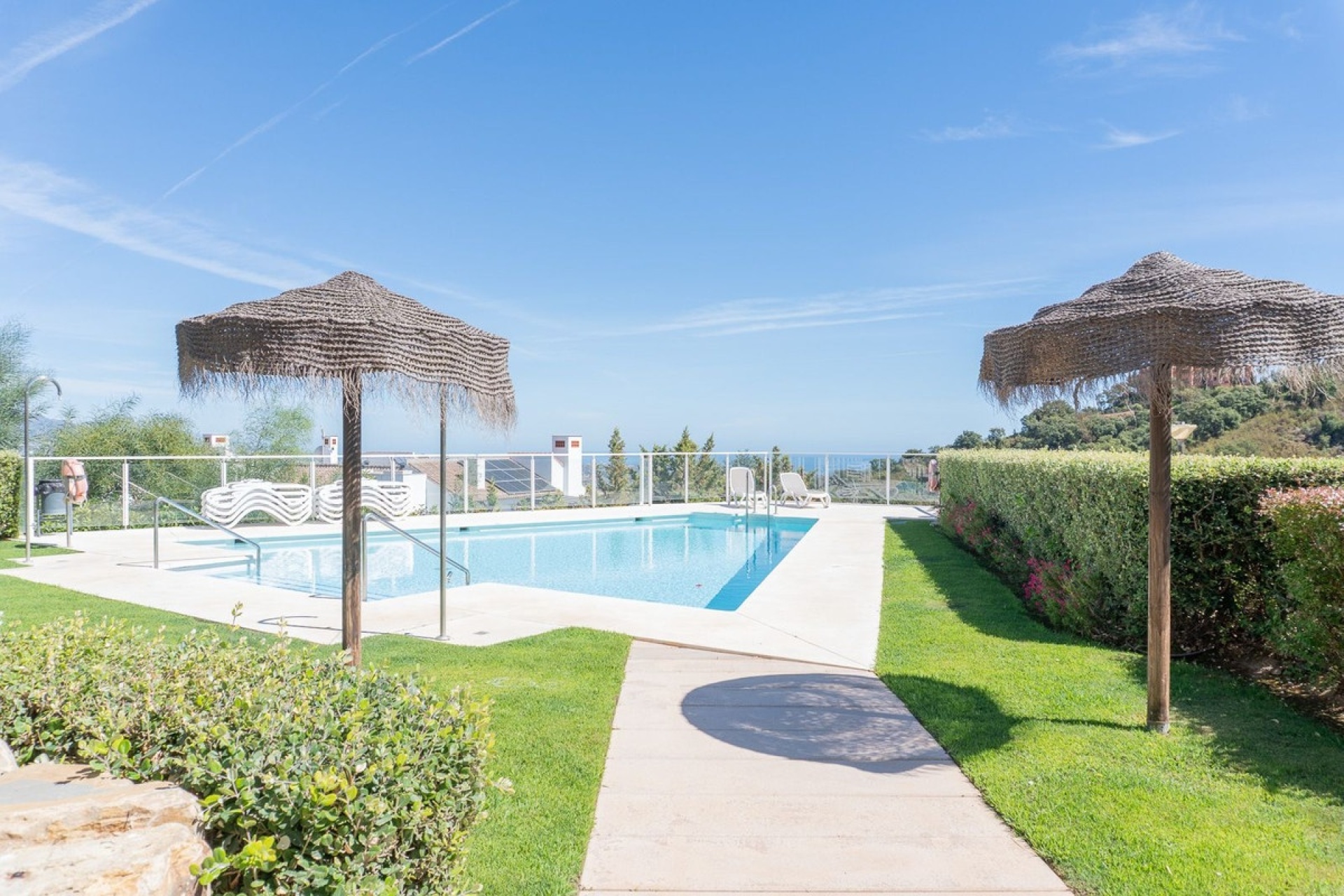 Resale - apartment - Marbella - La Mairena