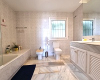Resale - apartment - Marbella - La Mairena