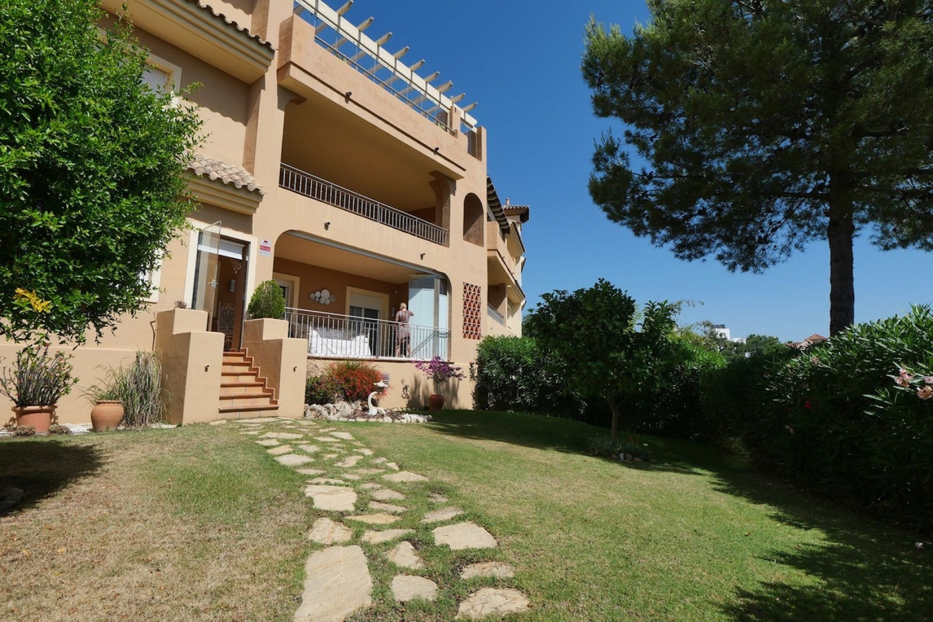 Resale - apartment - Marbella - La Mairena