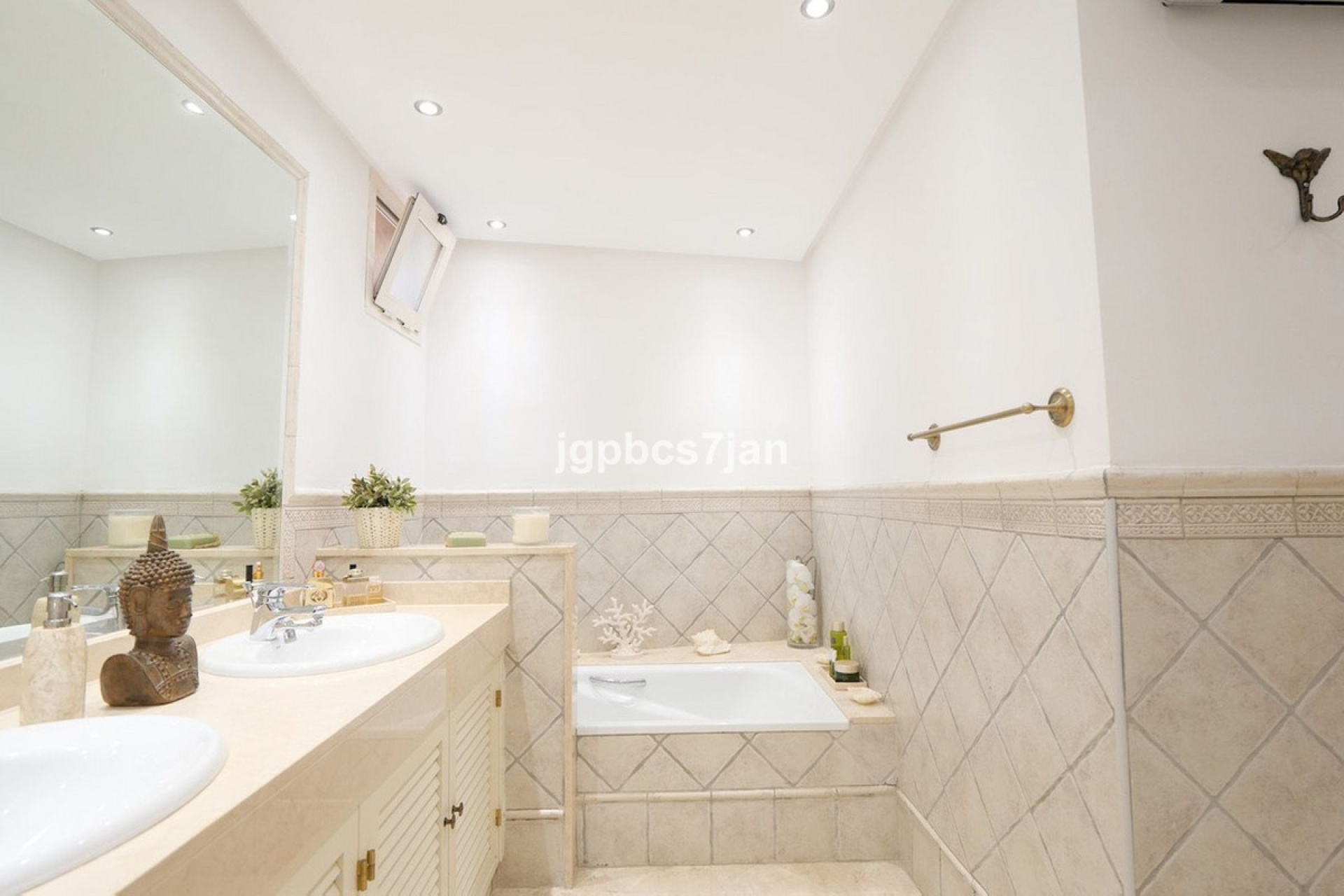 Resale - apartment - Marbella - La Mairena