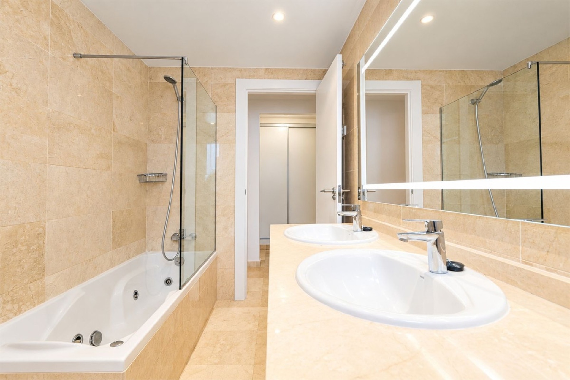 Resale - apartment - Marbella - La Mairena