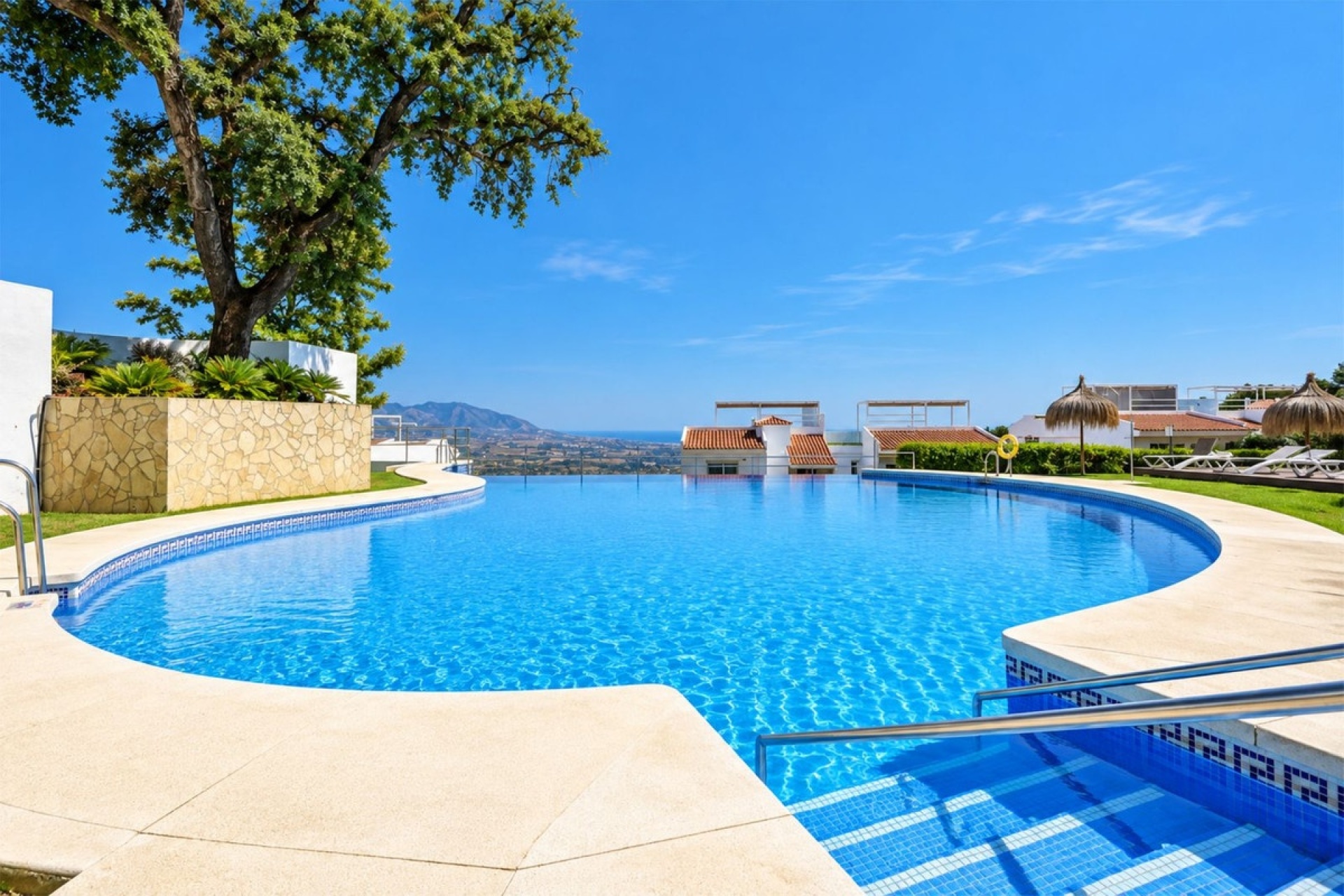 Resale - apartment - Marbella - La Mairena